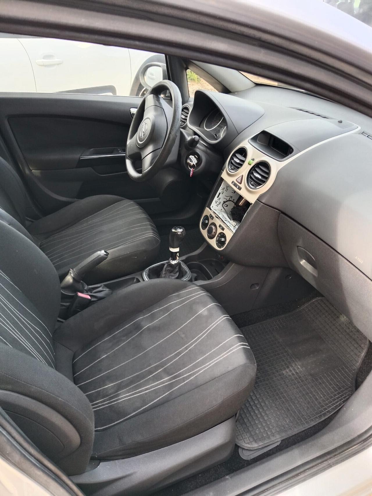 Opel Corsa 1.2 5 porte Club