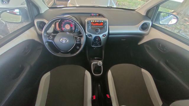 TOYOTA Aygo 1.0 VVT-i 69 CV 5P. x-cool 38000KM UN PROPRIETARIO