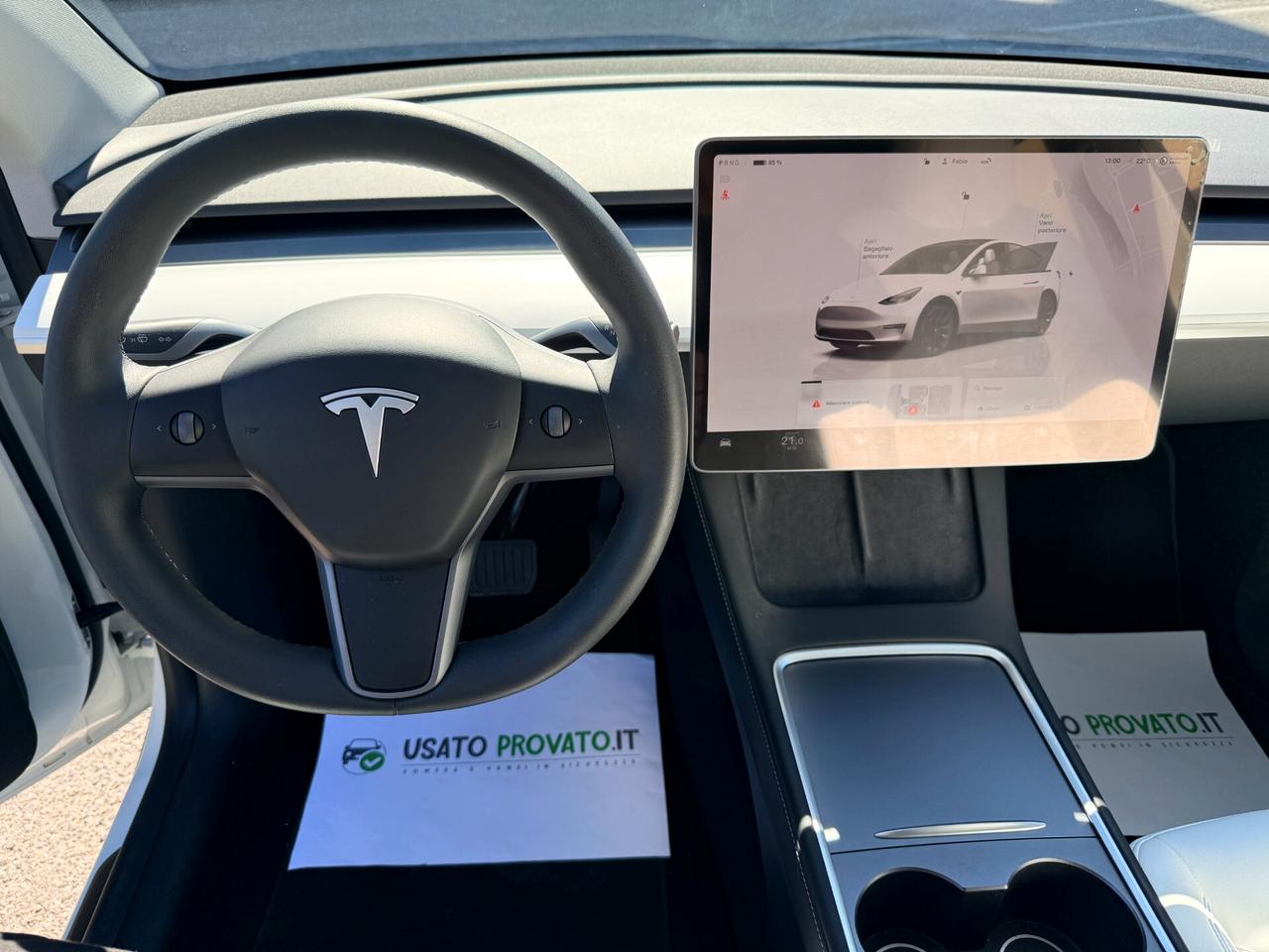 Tesla Model Y Long Range AWD Interni BIANCHI