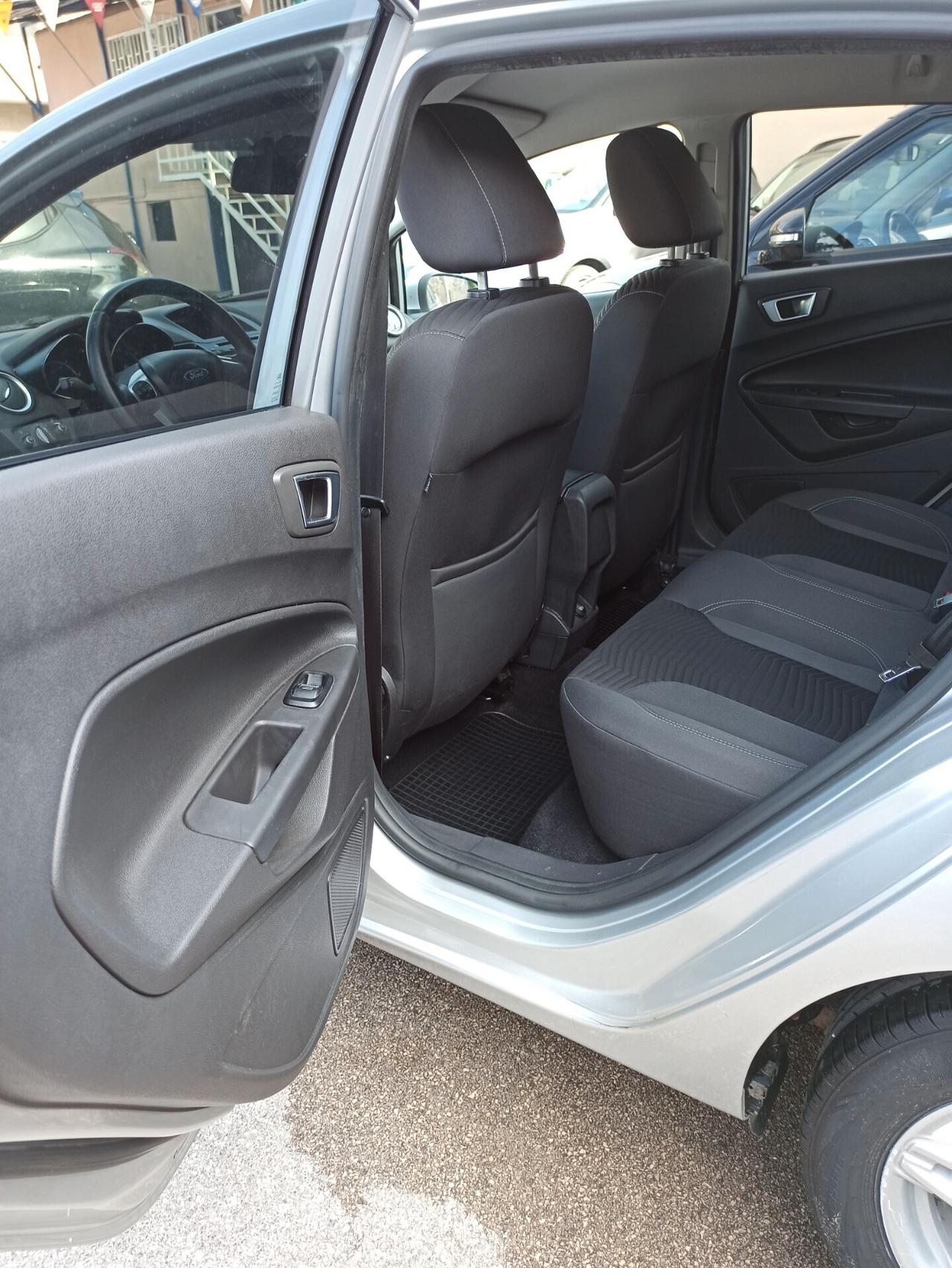 Ford Fiesta 1.5 TDCi 75CV 5 porte Titanium