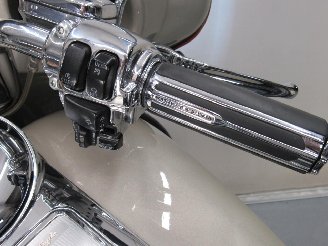 Harley-davidson CVO Ultra Classic Electra Glide SCREAMING EAGLE