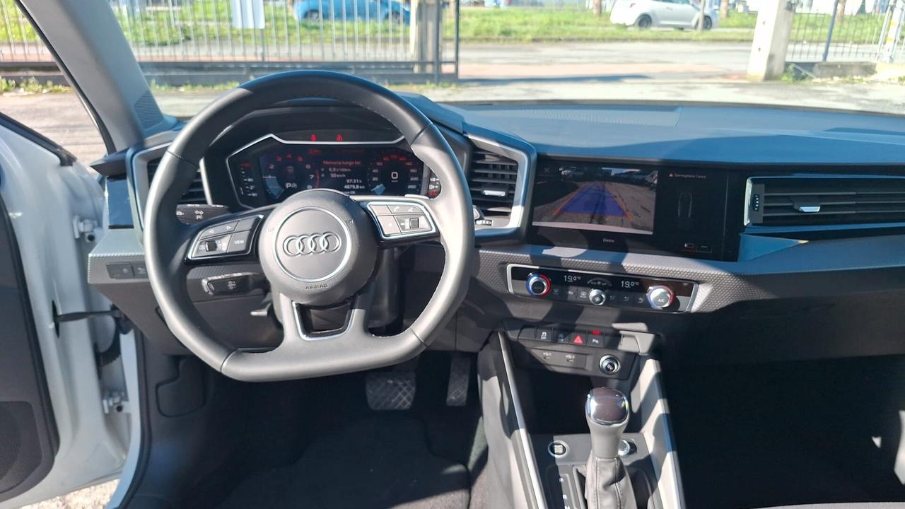 Audi A1 SPB 30 TFSI S tronic Identity Black SOLI 12000KM !!!