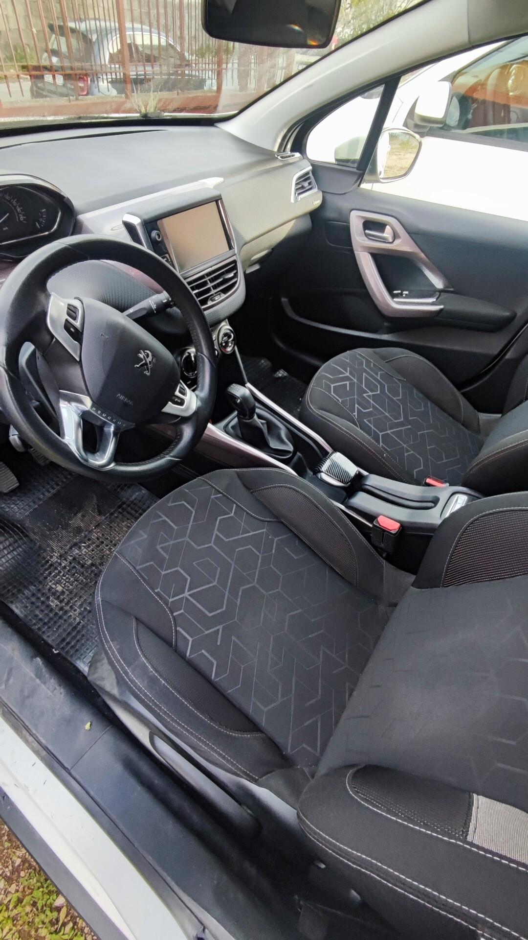 Peugeot 2008 1.2 Benz 2015