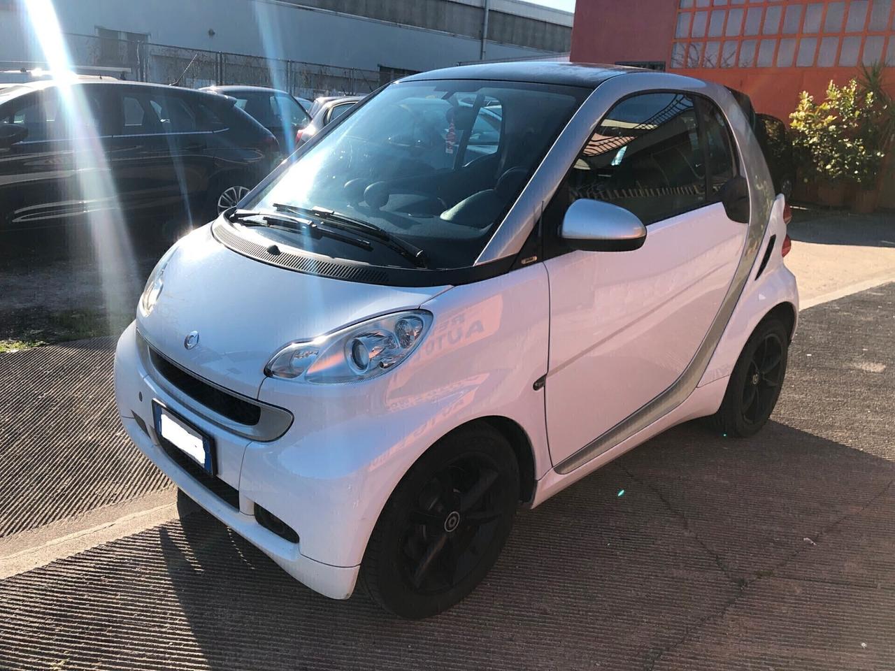 Smart ForTwo 1000 52 kW MHD coupé HI-TECH