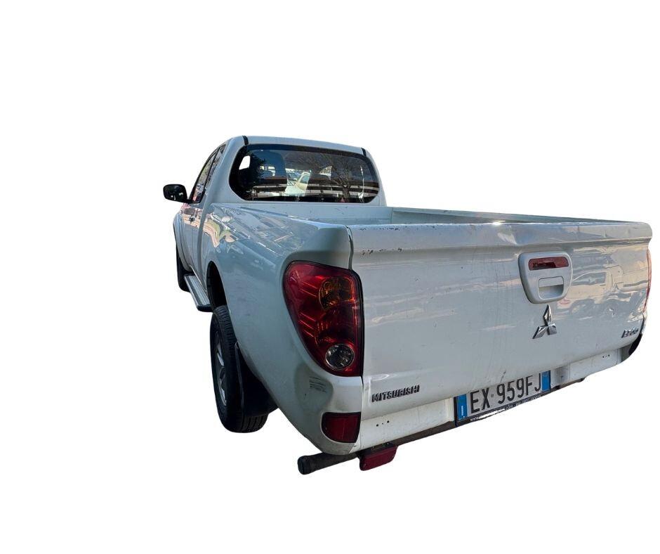 Mitsubishi L200 2.5 DI-D/136CV SC Inform DPF