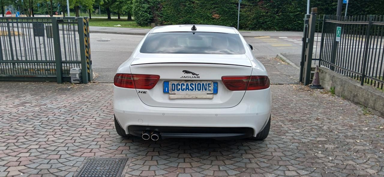 Jaguar XE 2.0 D 180 cv automatica look sportivo