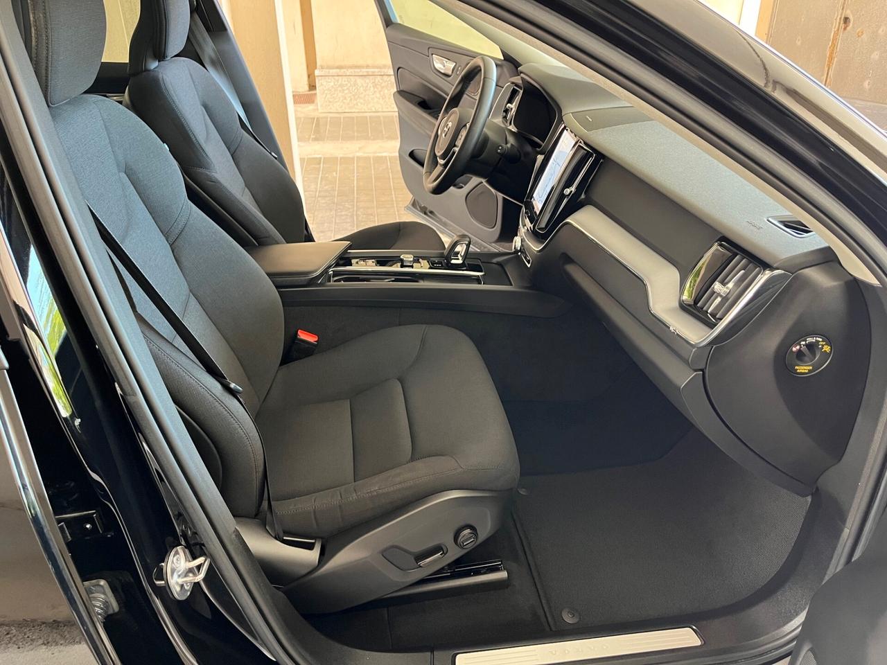 Volvo XC 60 XC60 B4 (d) AWD Geartronic Momentum Pro