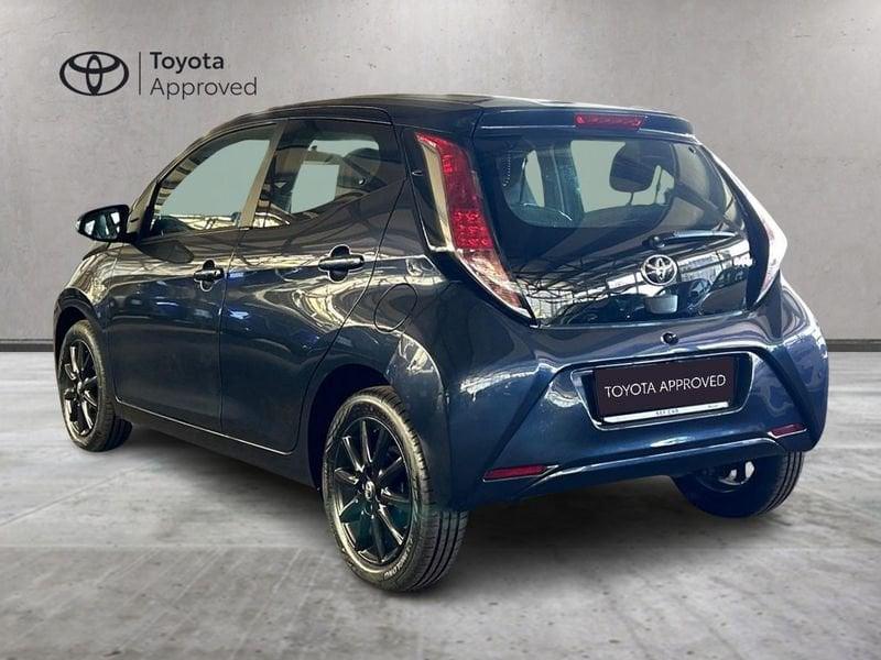Toyota Aygo 1.0 VVT-i x-play TSS + CERCHI IN LEGA