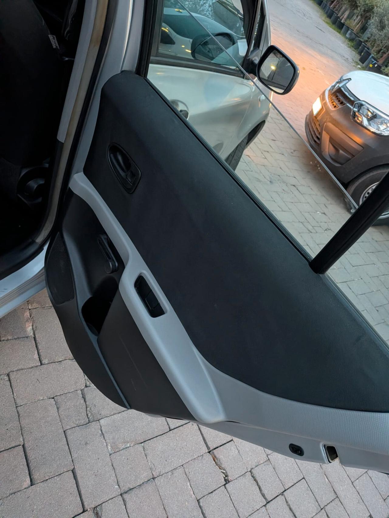 Toyota Yaris 1.0 3 porte Now