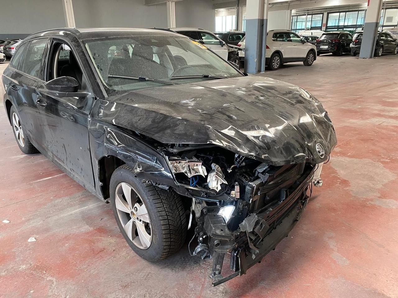 Skoda Octavia Wagon 2.0 tdi 115cv dsg INCIDENTATA