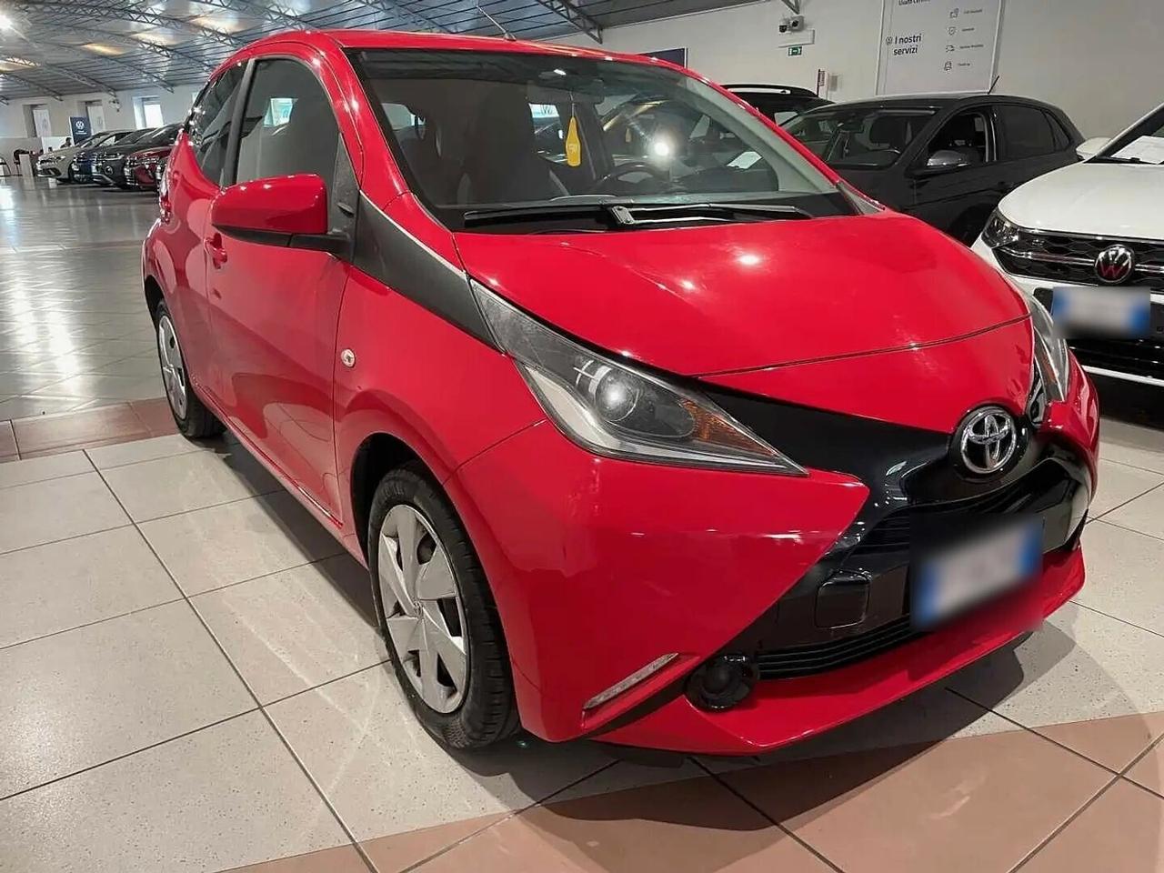 Toyota Aygo 1.0 VVT-i 69 CV 5 porte x-cool MMT