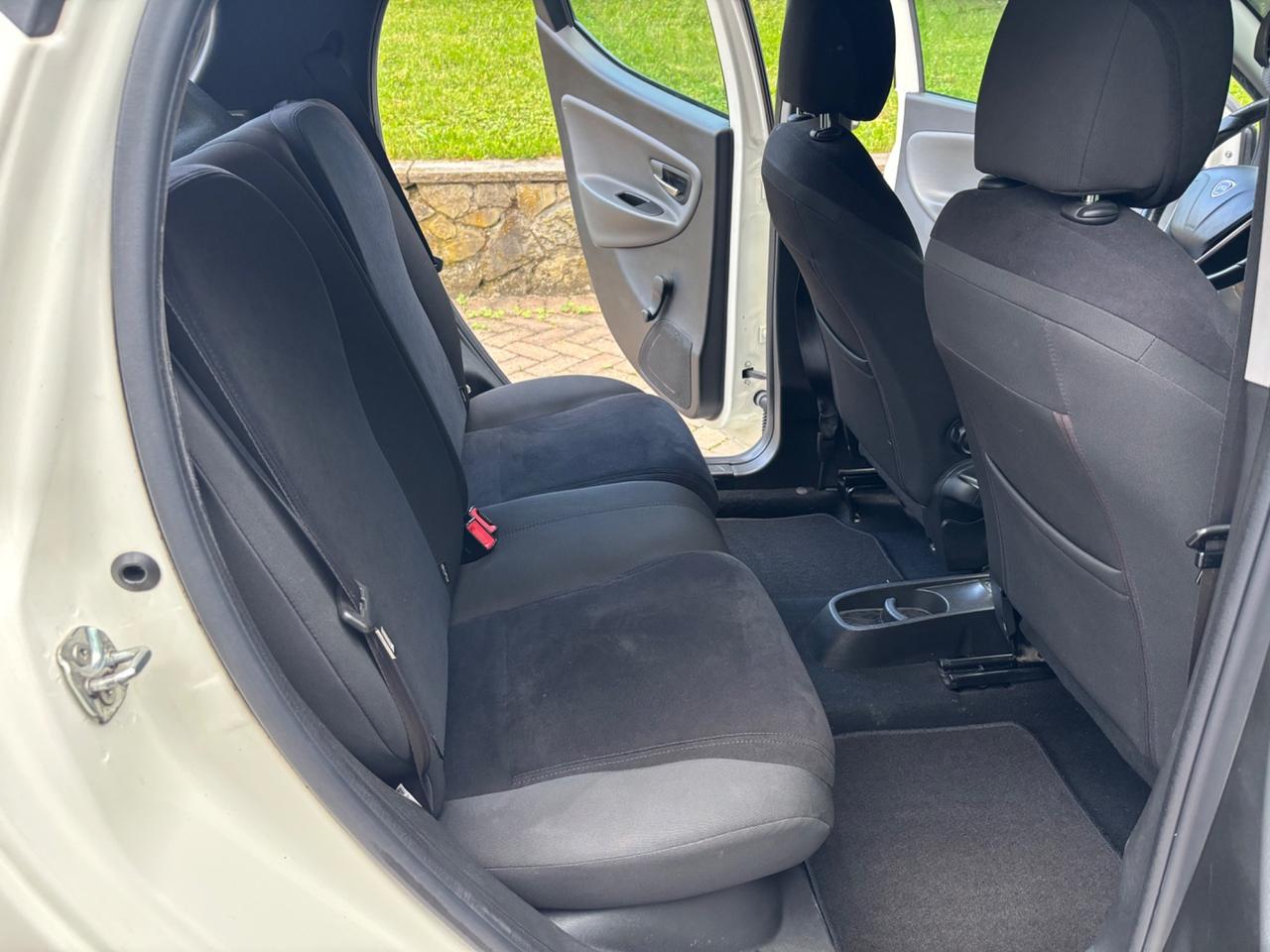 Lancia Ypsilon 0.9 TwinAir 85 CV 5 porte S&S Gold OK NEOPATENTATI