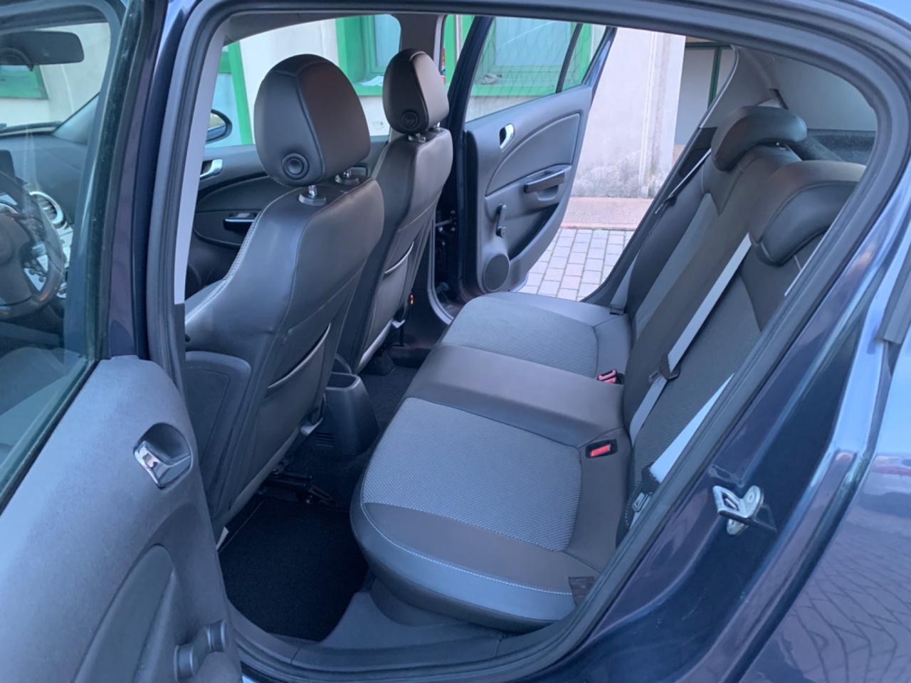 Opel Corsa 1.4 16V 5 porte Cosmo