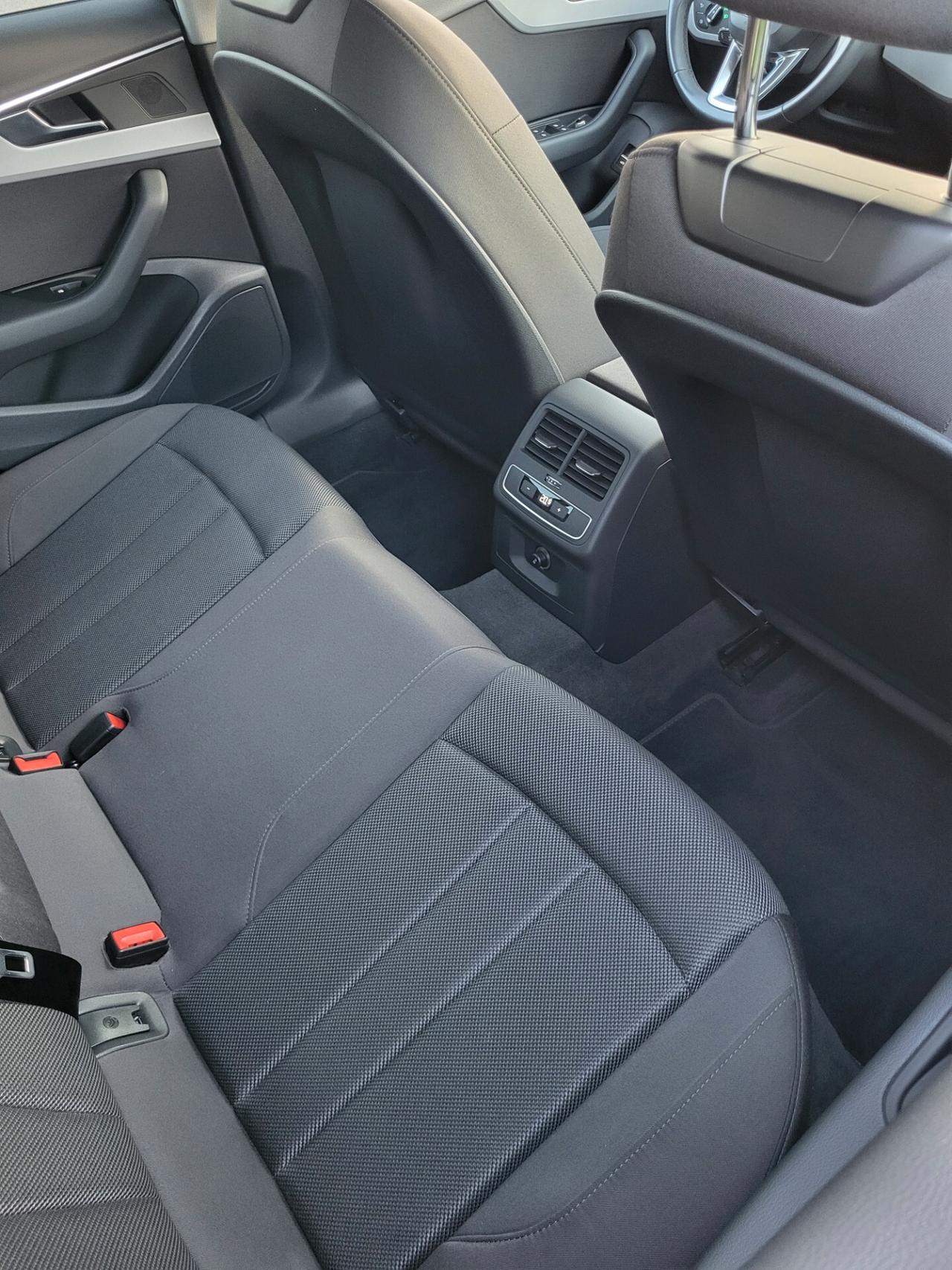 Audi A4 Avant 30 TDI/136 CV S tronic Business Advanced