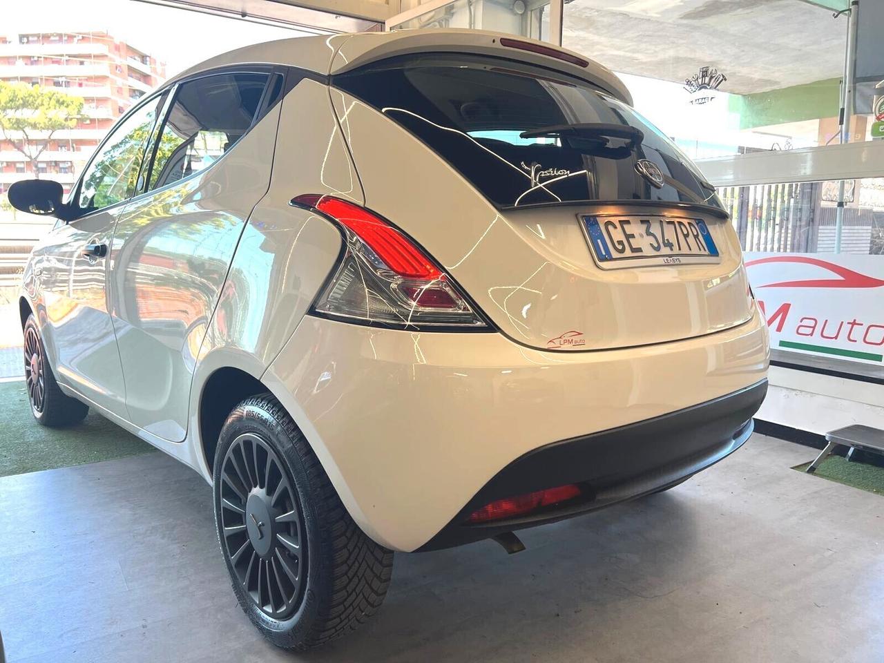 Lancia Ypsilon 1.0 HYBRID 30.000KM*NESSUN VINCOLO FINANZIAM* AZIENDALE Ecochic Silver