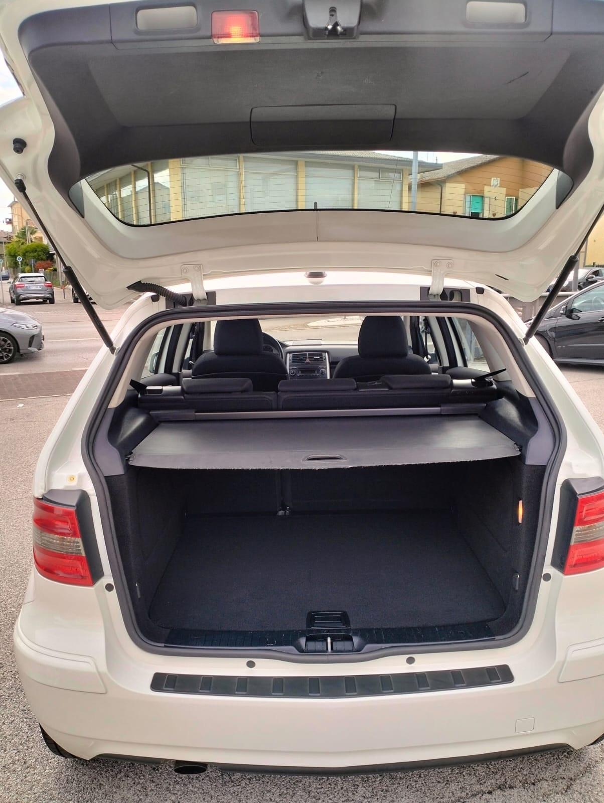 Mercedes-benz B 180 Benz Premium