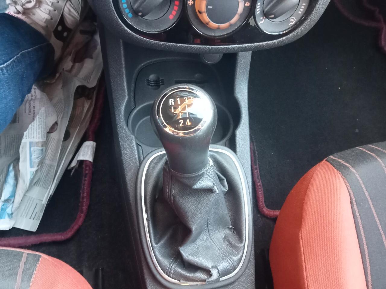 Opel Corsa 1.2 5 porte Club 2010