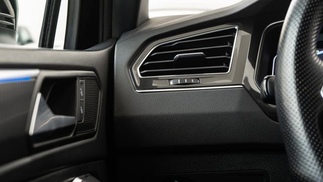 VOLKSWAGEN Tiguan 2.0 TDI SCR DSG 4MOTION R-Line UNIPRO
