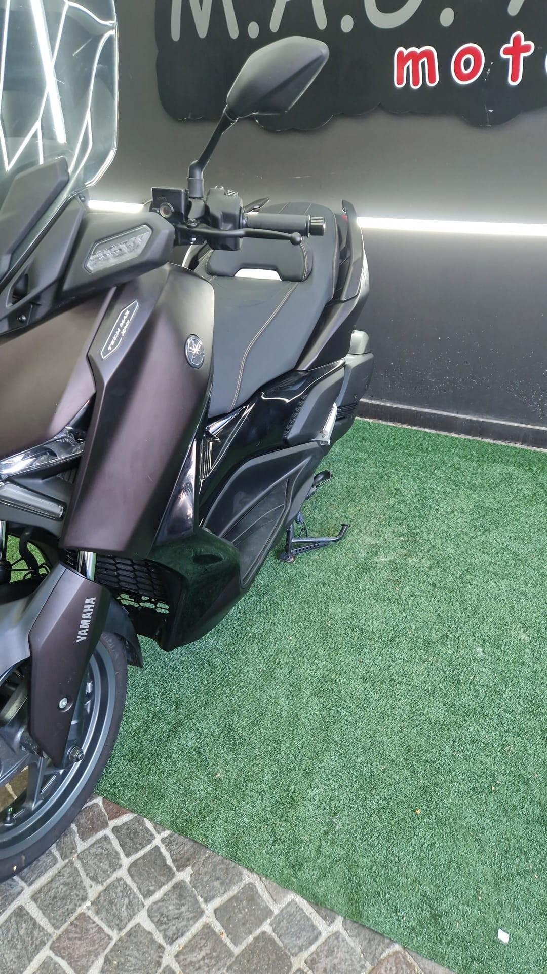 Yamaha X-Max 300