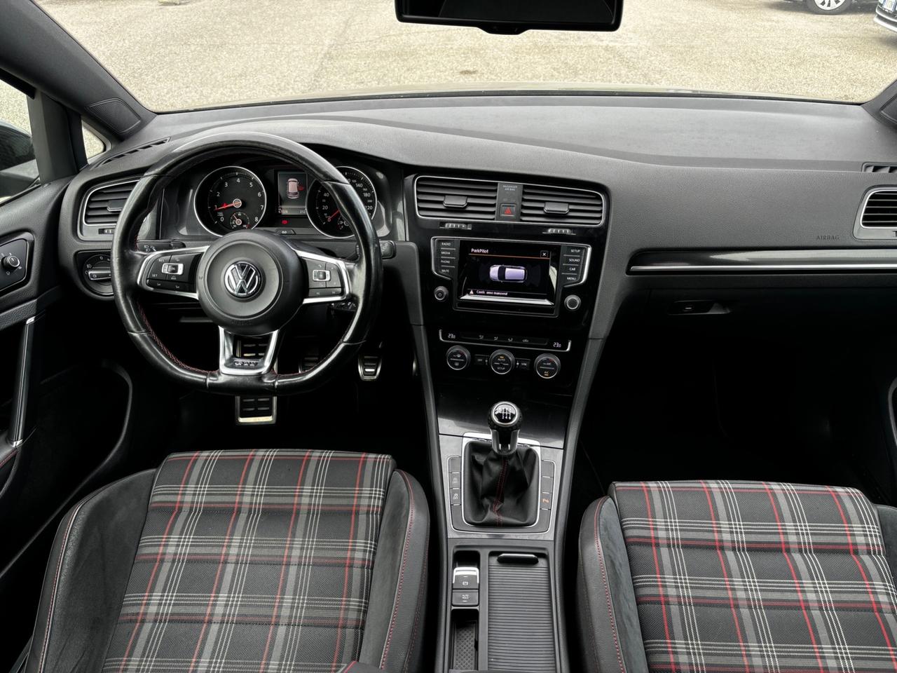 Volkswagen Golf GTI 2.0 TSI 5p. BlueMotion Technology - 2013