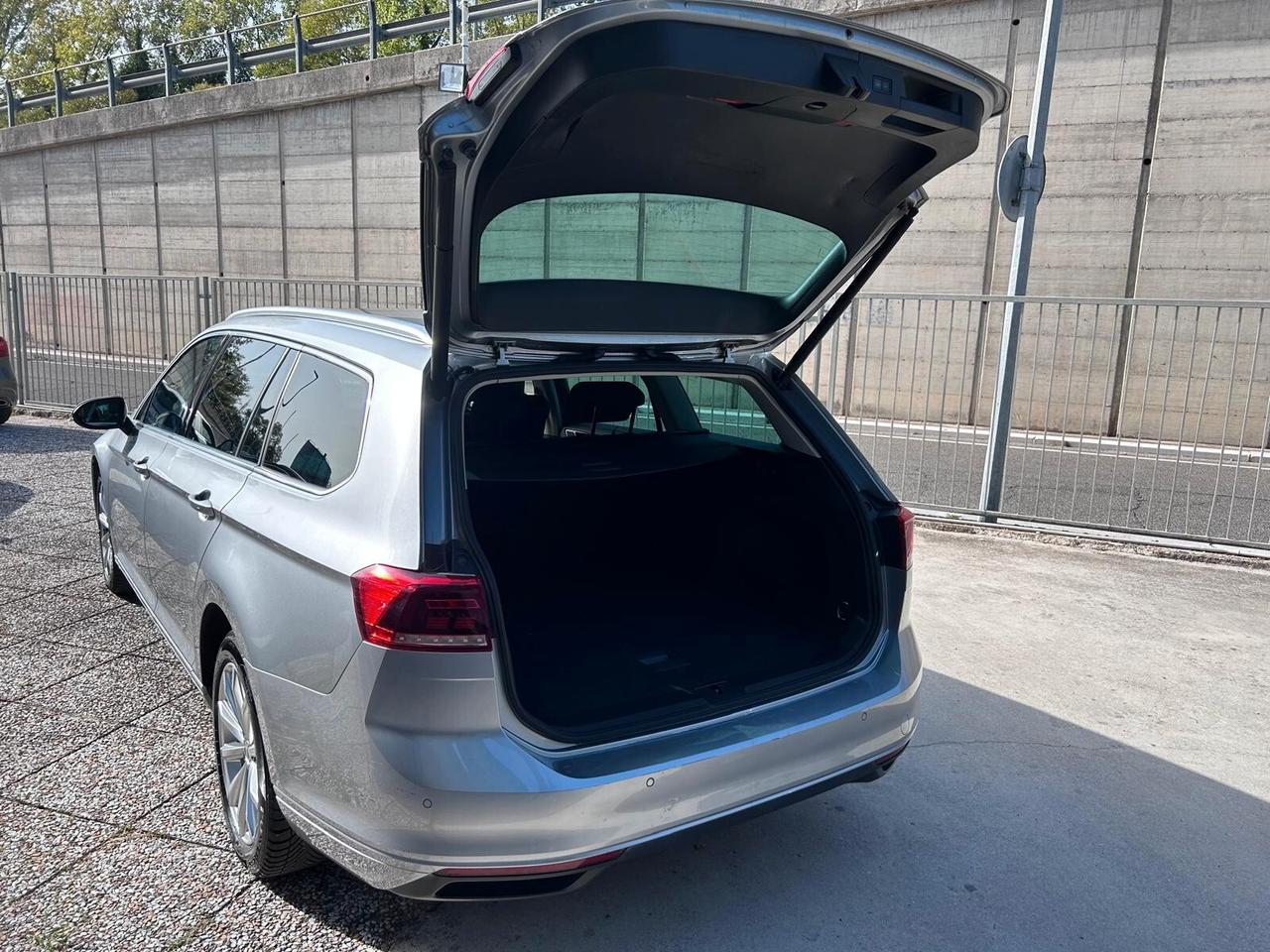 Volkswagen Passat Variant 1.6 TDI SCR DSG Business BMT