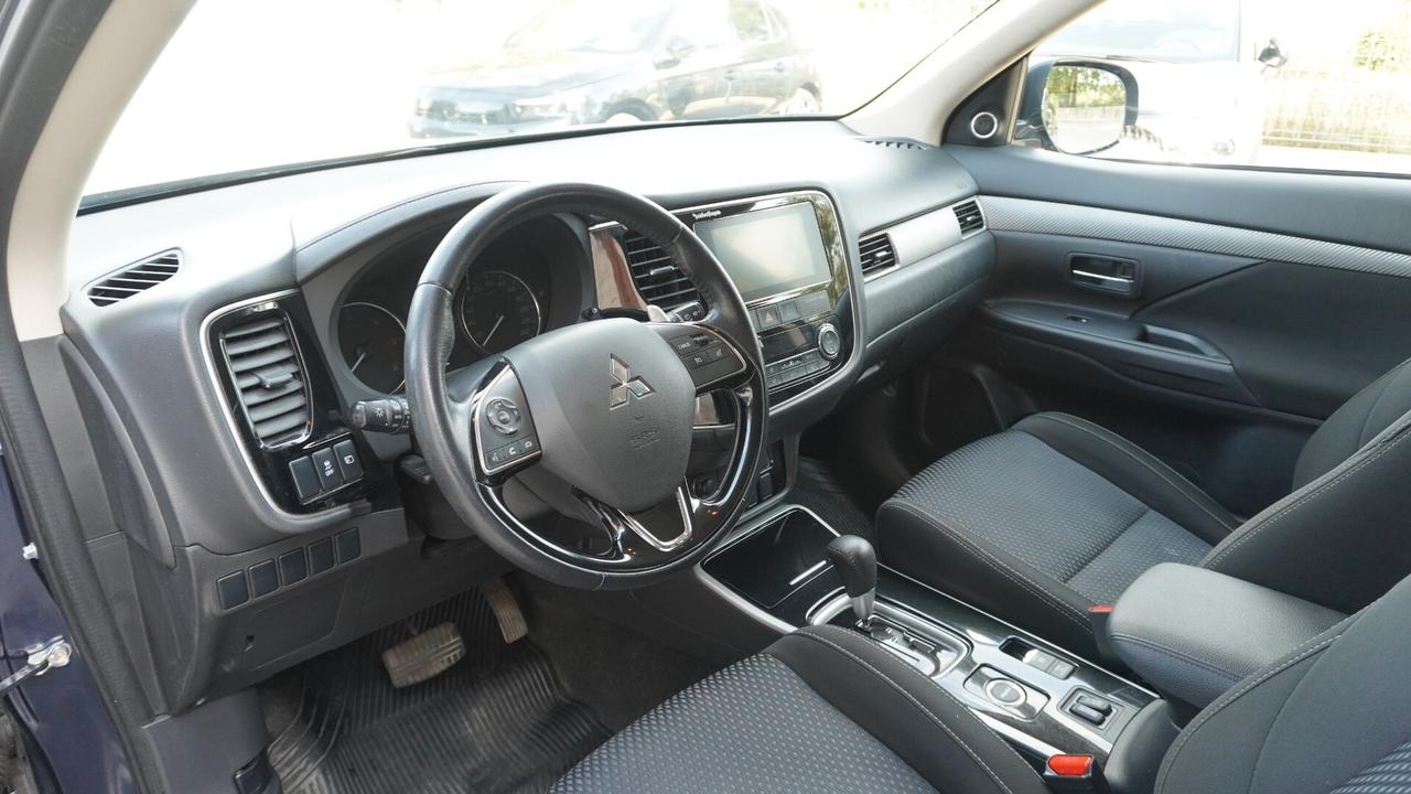 Mitsubishi Outlander 2.2 DI-D 4WD Intense