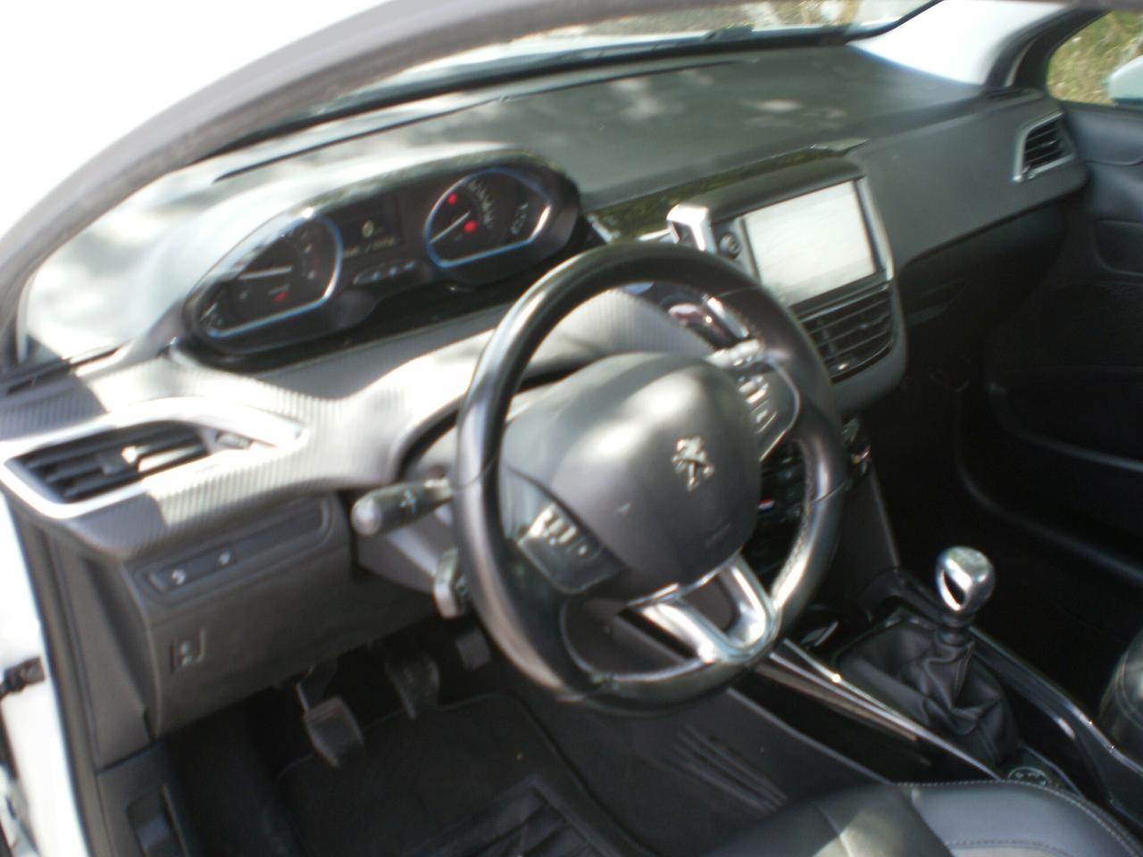 Peugeot 2008 BlueHDi 100 S&S Allure