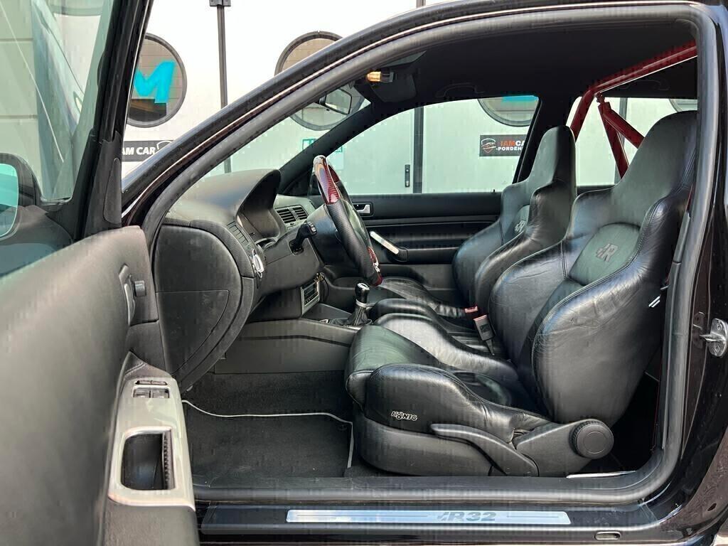 Volkswagen Golf R32