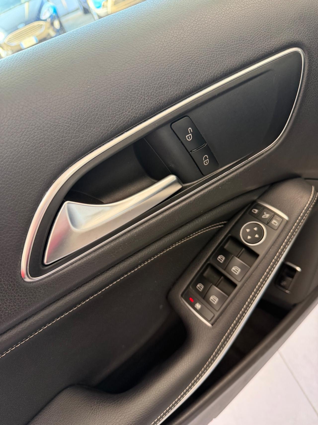 Mercedes-benz GLA 200 d Premium FINANZIABILE