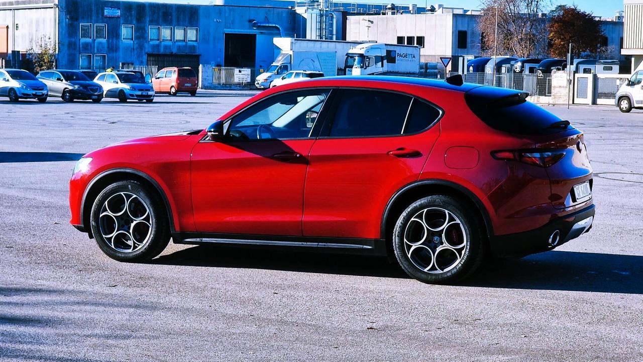 Alfa Romeo Stelvio 2.2 Turbodiesel 160 CV Rosso Edizione Gancio Traino