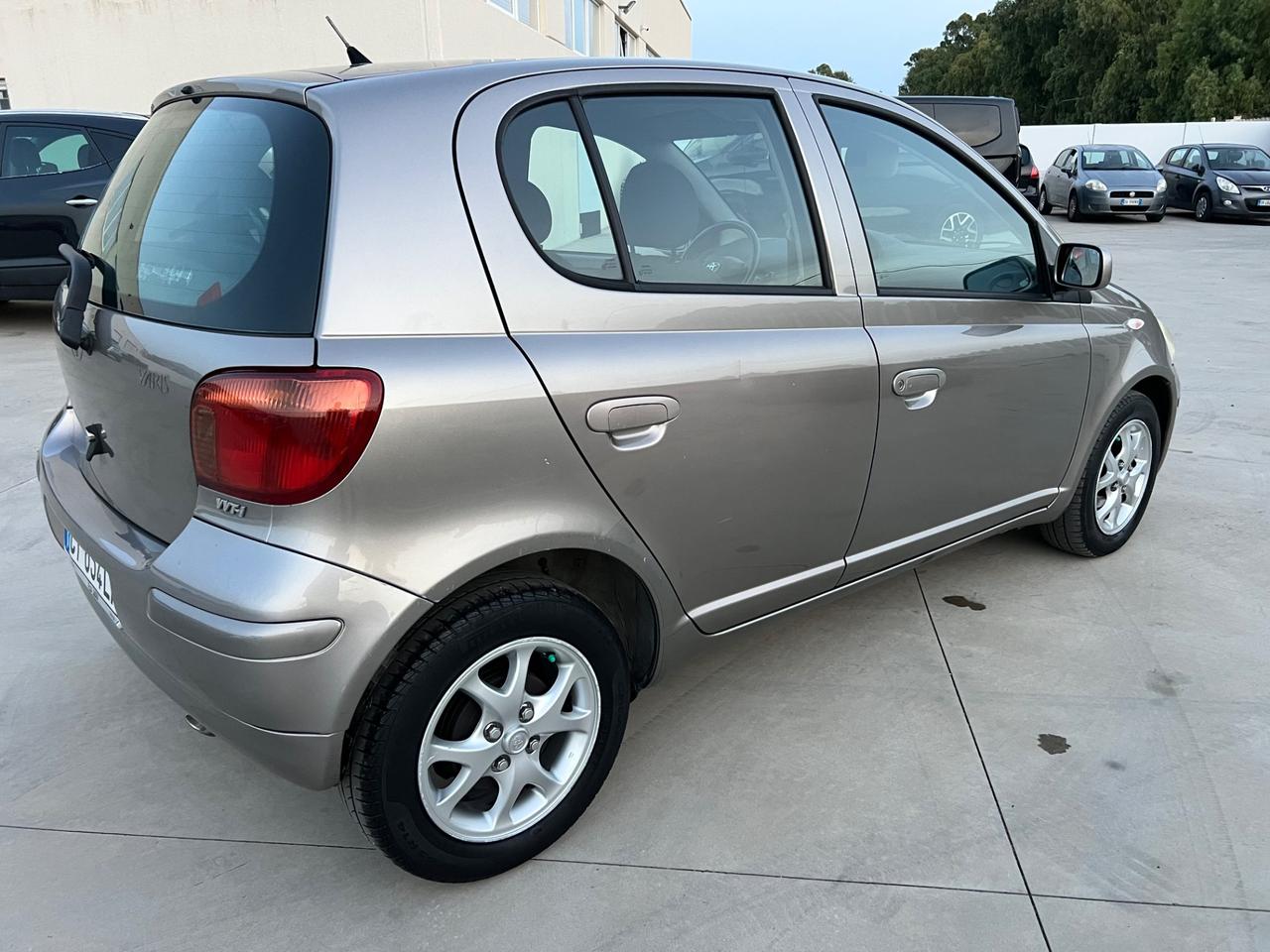 Toyota Yaris 1.3i 16V cat 5 porte Sol 2005