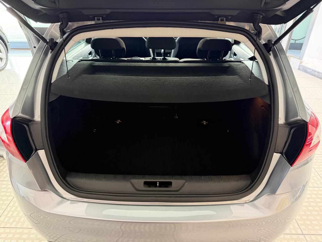 Peugeot 308 1.6 e-HDi 115 CV Stop&Start Business