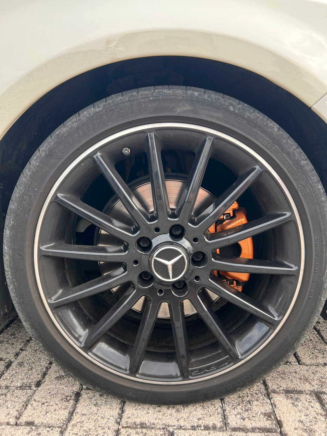 Mercedes-benz CLA 200d Premium AMG Dark night