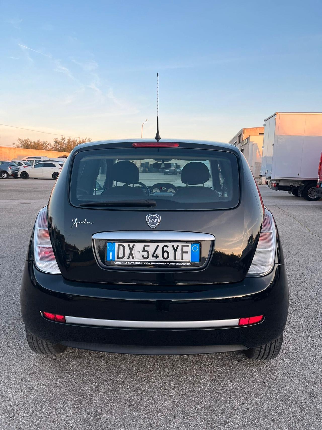 Lancia Ypsilon 1.3 MJT Versus automatica