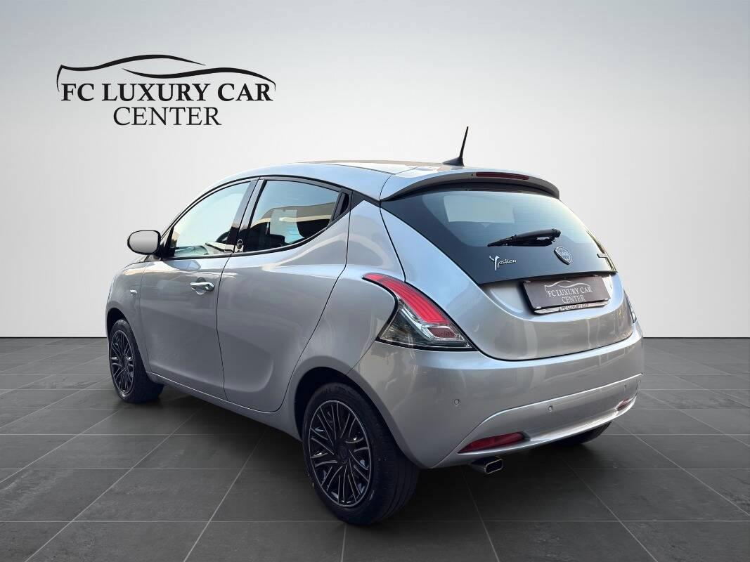 Lancia Ypsilon III 1.0 firefly hybrid Silver s&s 70cv