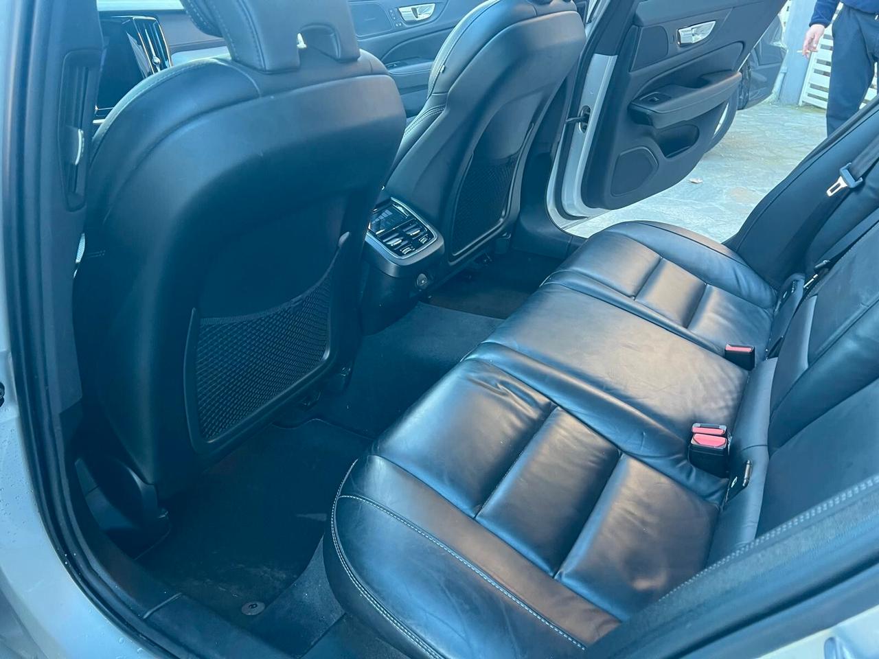 VOLVO V60 B4 GEARTRONIC R-DESING