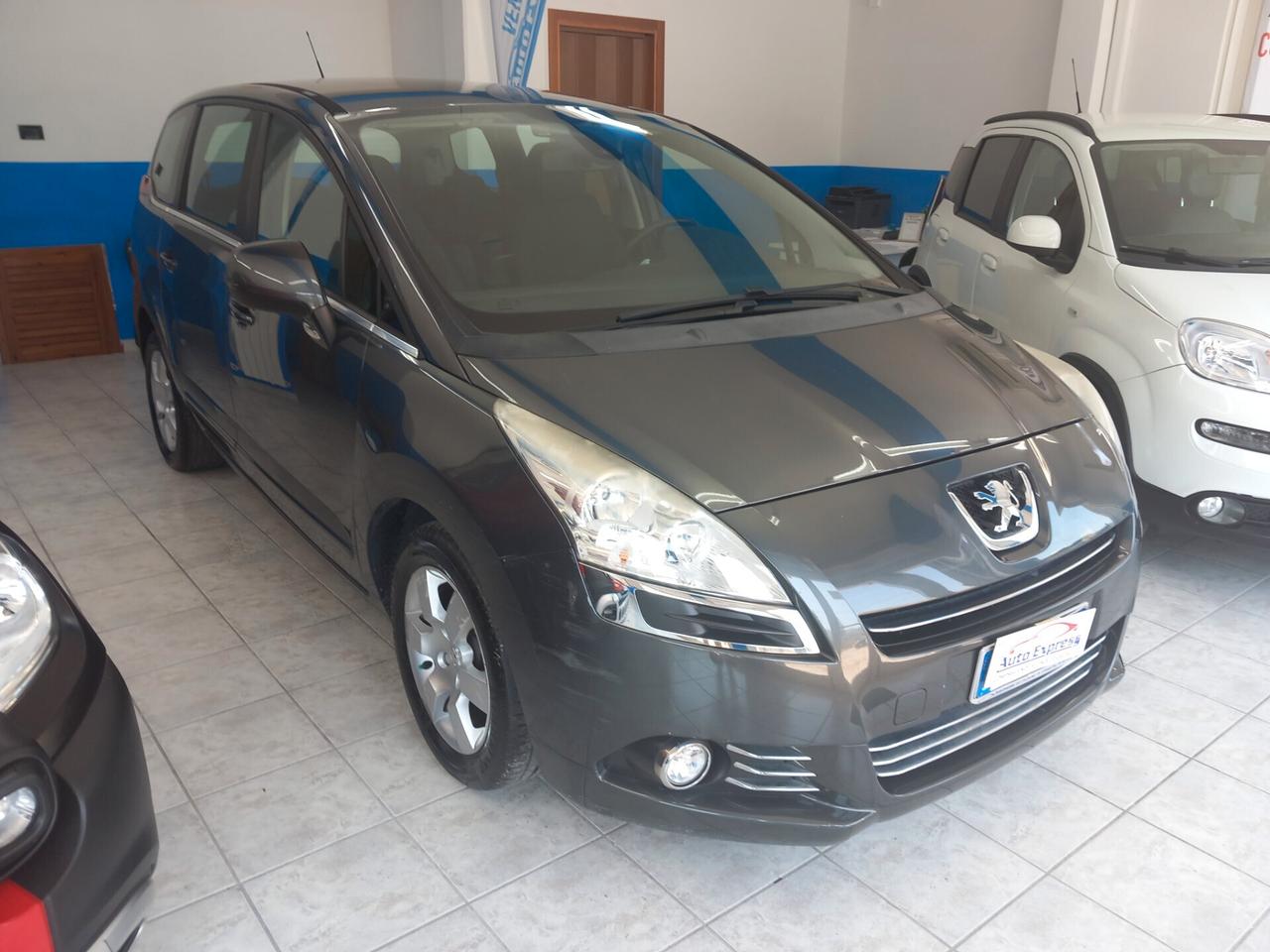 Peugeot 5008 1.6 diesel automatica 7 posti 152 mila km anno 2013