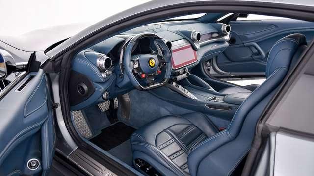 Ferrari GTC4 Lusso V12