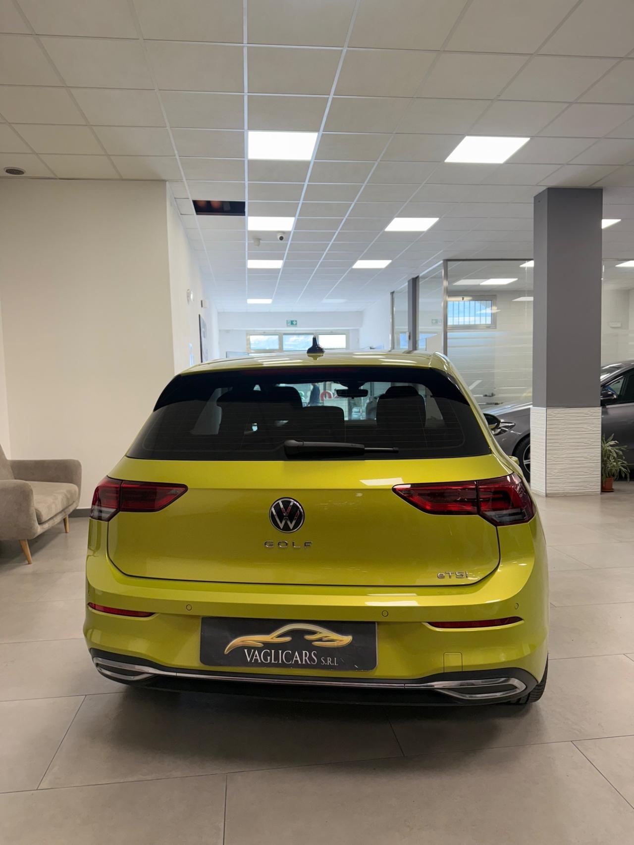 Volkswagen Golf 1.5 eTSI 130 CV EVO ACT DSG R-Line