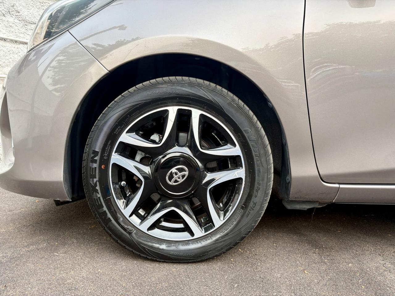 Toyota Yaris 1.0 5 porte Lounge