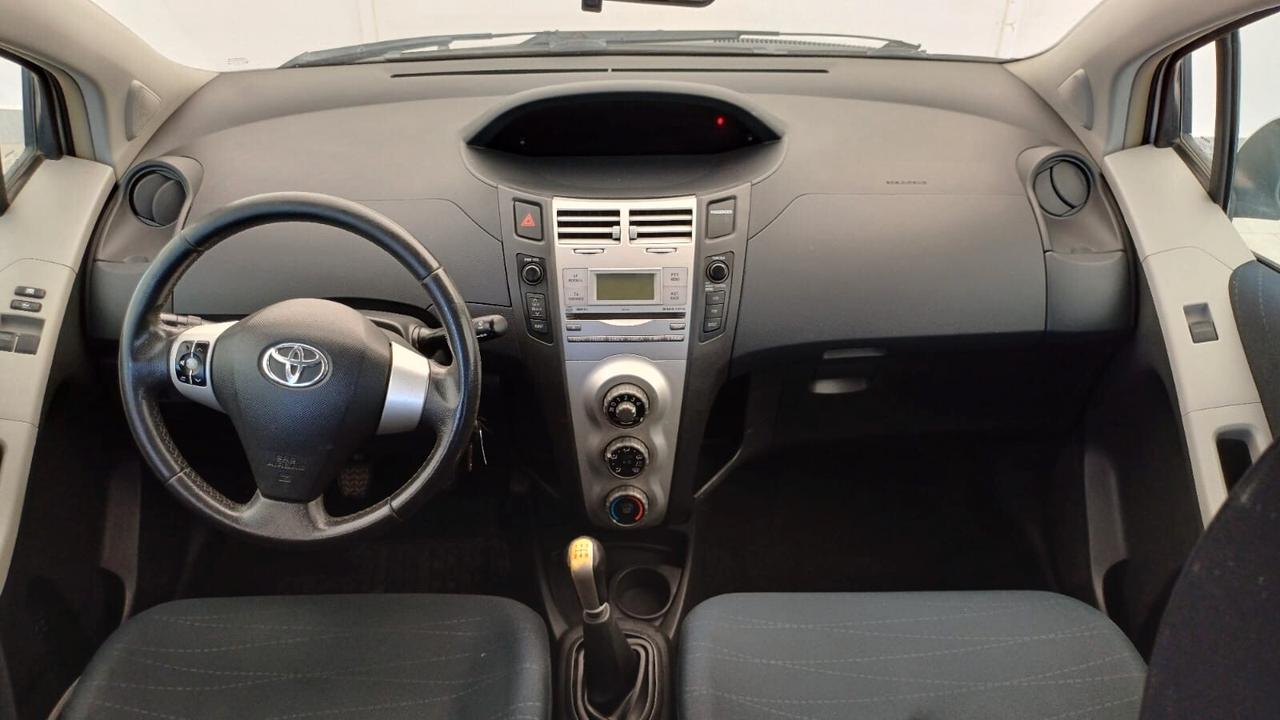 Toyota Yaris 1.0 5 porte