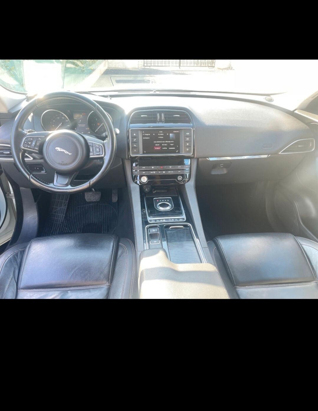 Jaguar F-Pace 2.0 D 180 CV Prestige