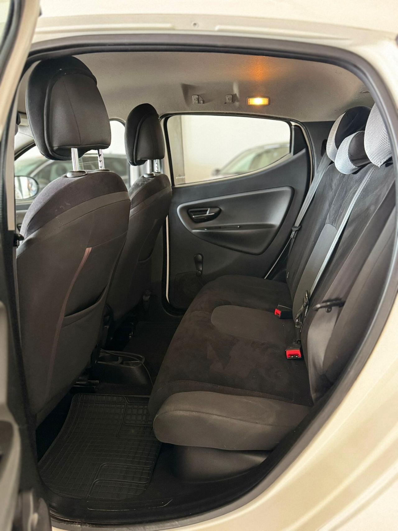 Lancia Ypsilon 1.2 69 CV 5 porte S&S Platinum