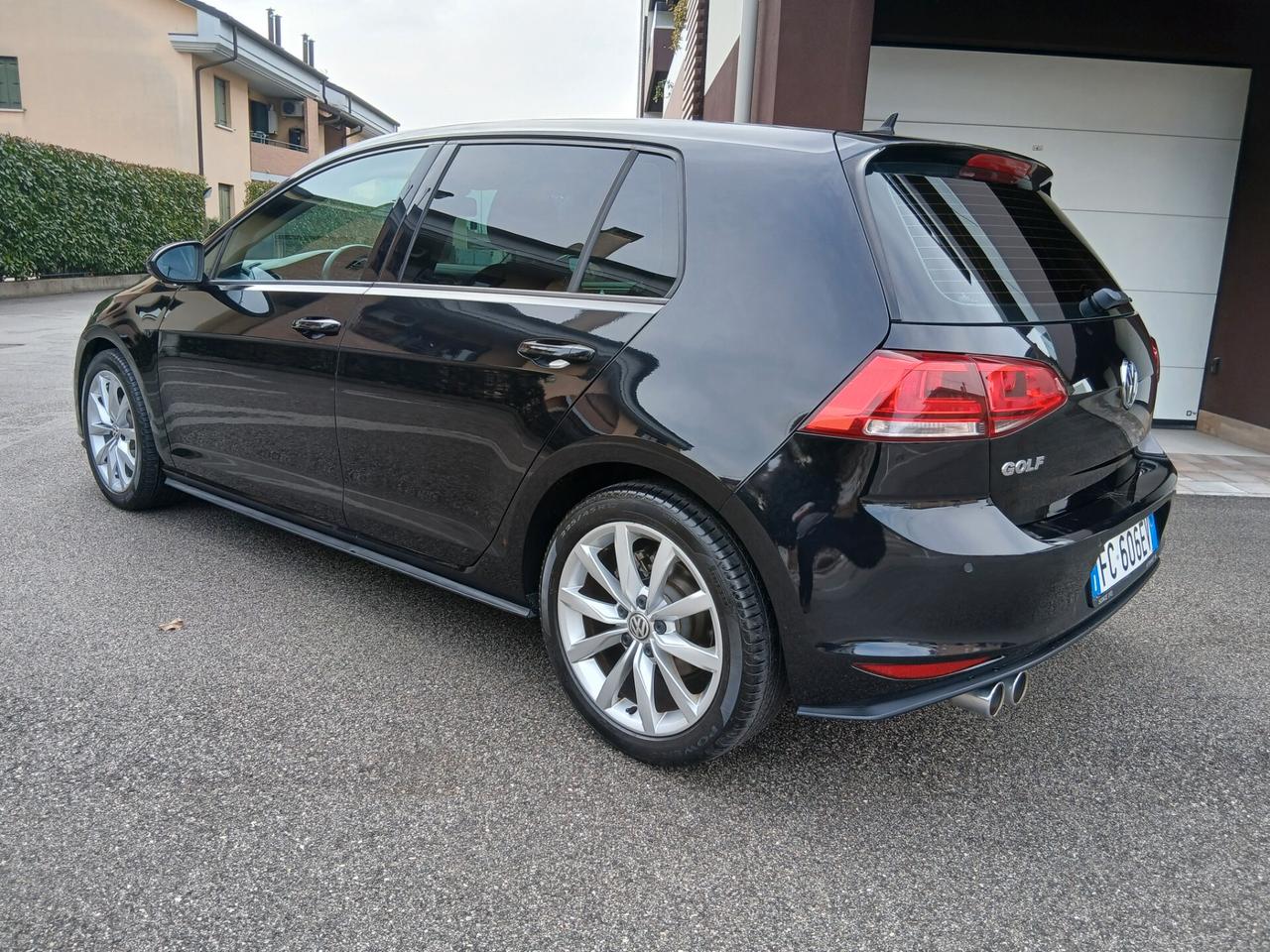 Volkswagen Golf 1.6 TDI 110 CV DSG 5p. Executive con Led tua a € 199 mese