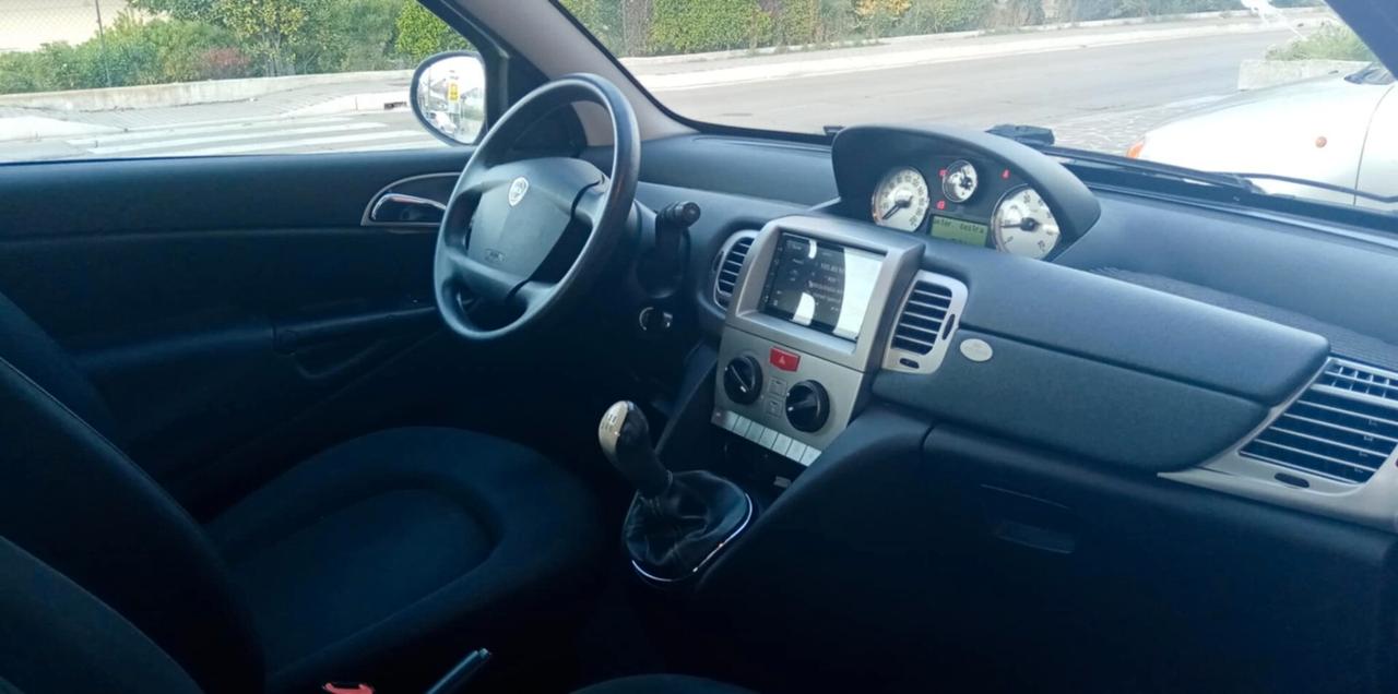 Lancia Ypsilon 1.3 MJT 75 CV Diva