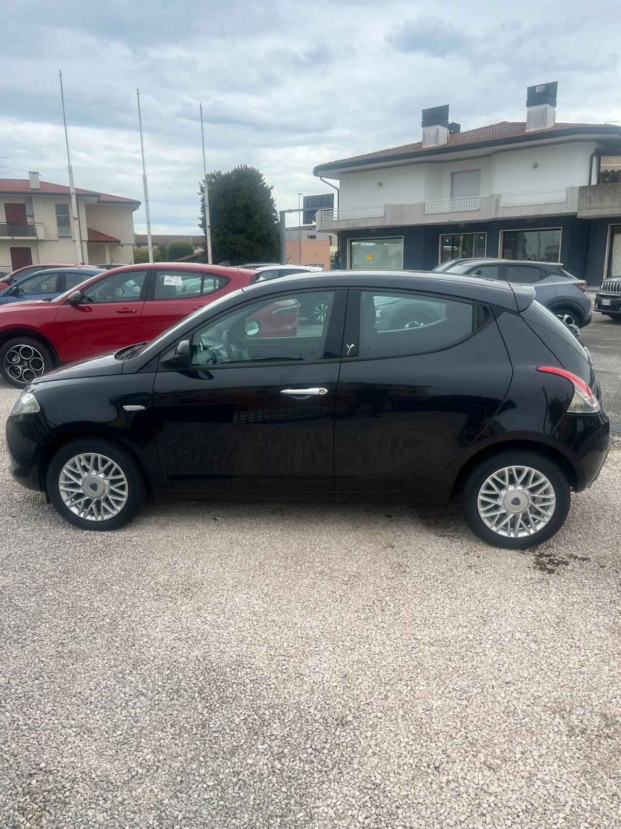 Lancia Ypsilon 1.2 69 CV 5 porte Gold