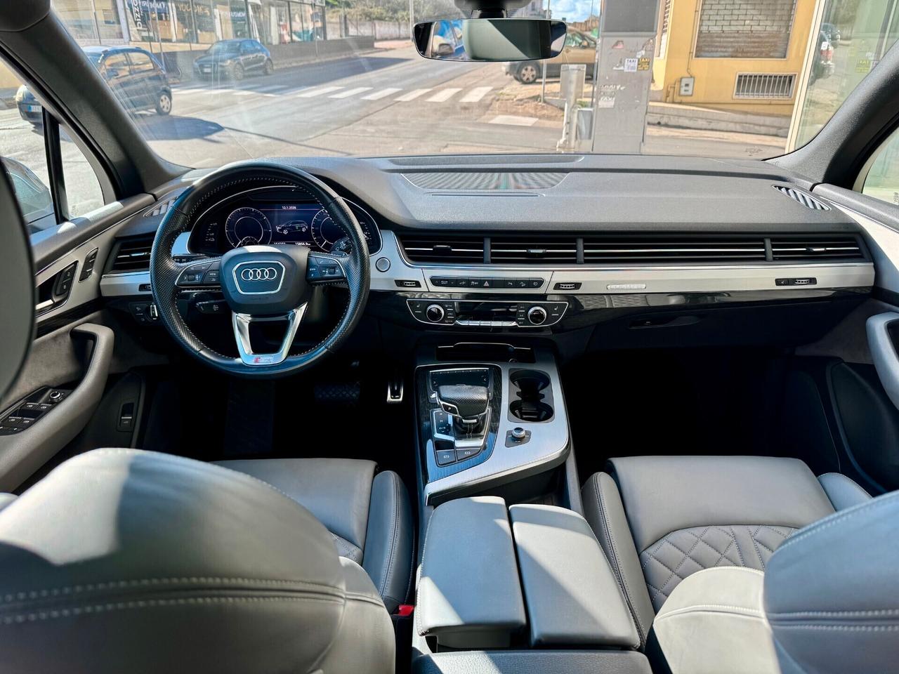 Audi Q7 e-tron 3.0 TDI quattro tiptronic Business Plus