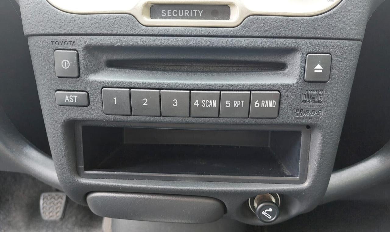 Toyota Yaris 1.0 Neopatentati