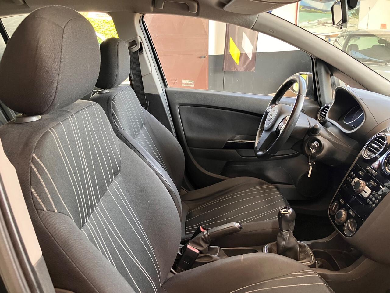 Opel Corsa 1.2 5 porte Cosmo NEOPATENTATI