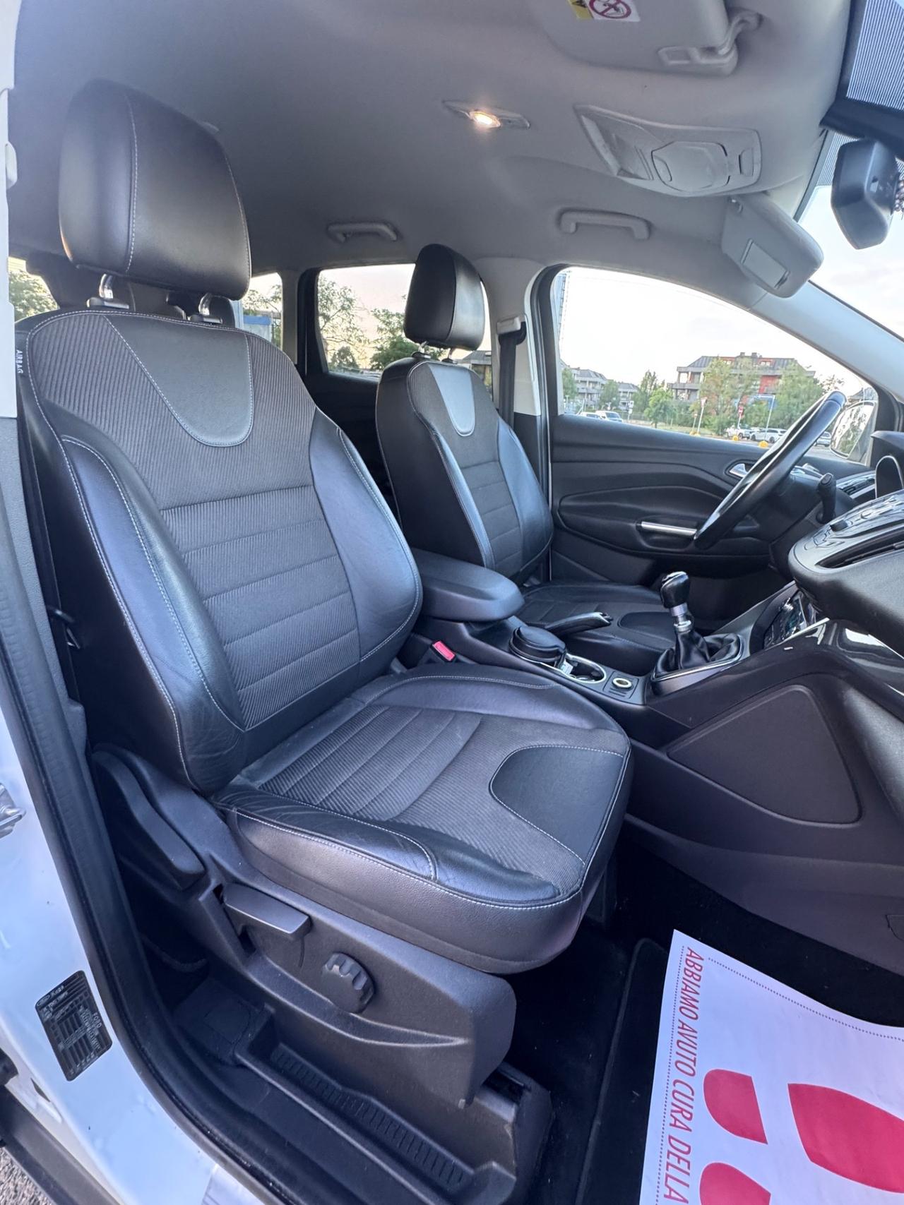 Ford Kuga 2.0 TDCI 150 CV S&S 4WD Powershift Titanium